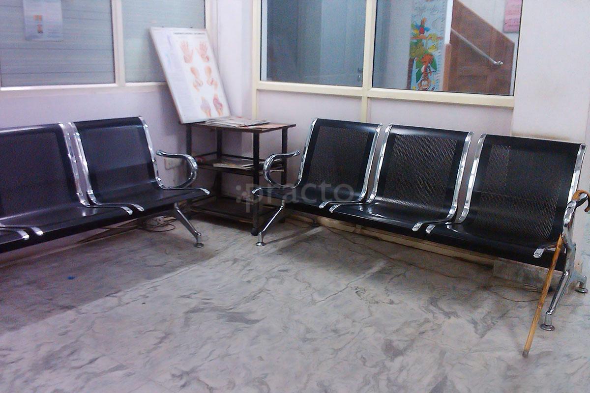 Waiting Area at Modern Physiotherapy Centre Gurgaon Sector 40 Gurgaon