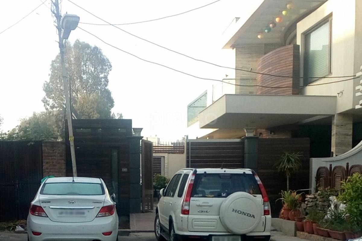 Entrance at Nature Cure and Yoga Therapy Digamber Jain Mandir Meerut