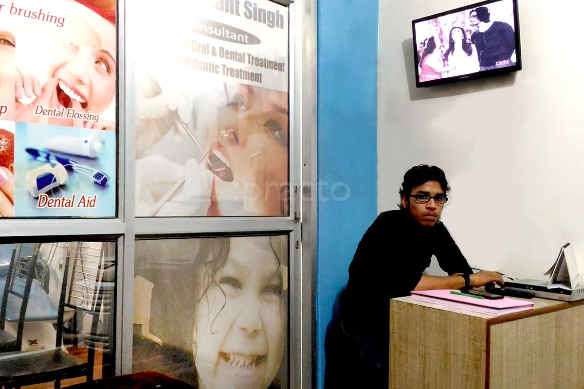 Reception at Oro Dental Care Nadesar Varanasi