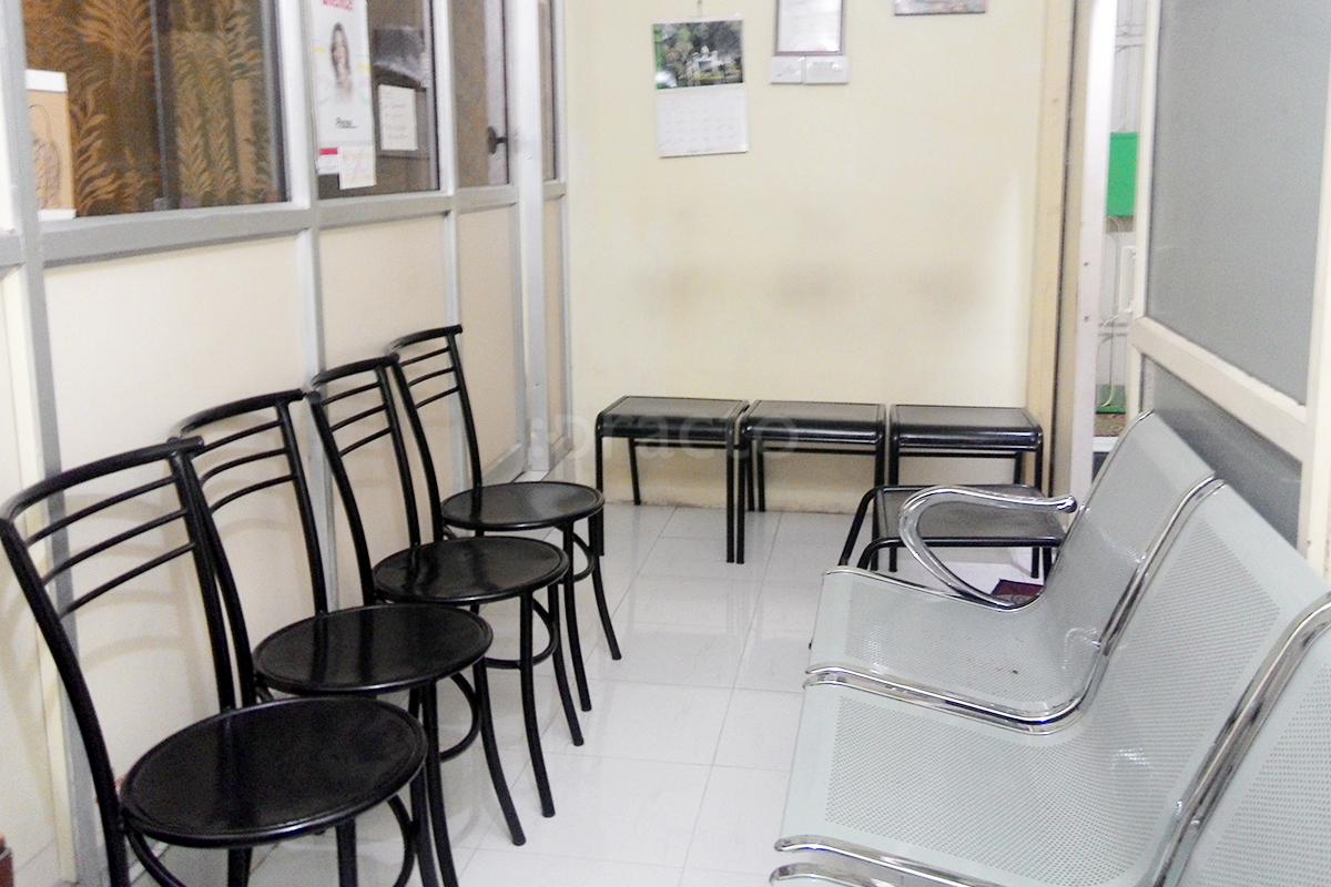 Waiting Area at Pavani Clinic	 Gandhinagar Hyderabad