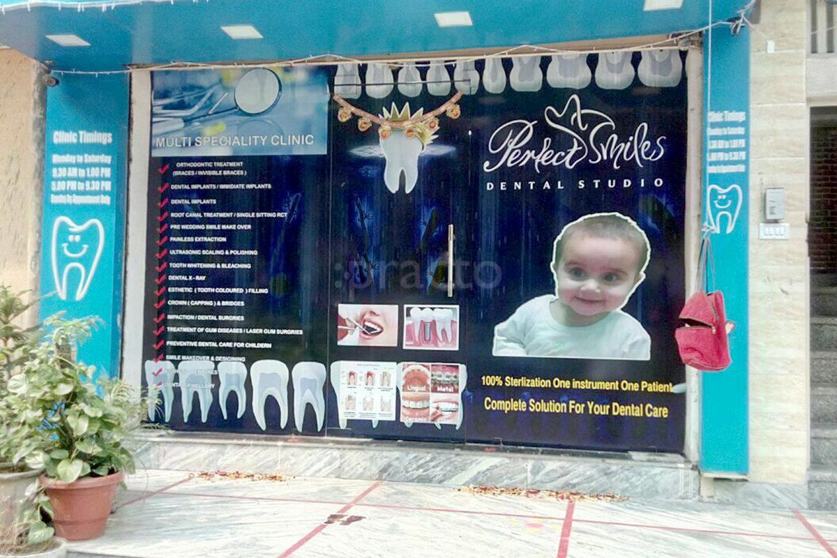 Entrance at Perfect Smiles Dental Studio Rohini Delhi