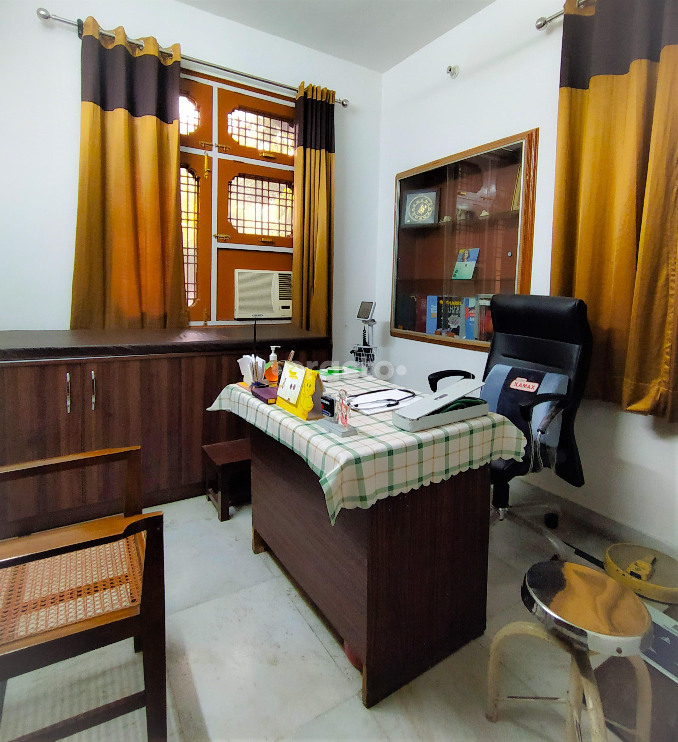 OPD/Ward at Dr. Vidhu Srivastava's Clinic Rajajipuram Lucknow