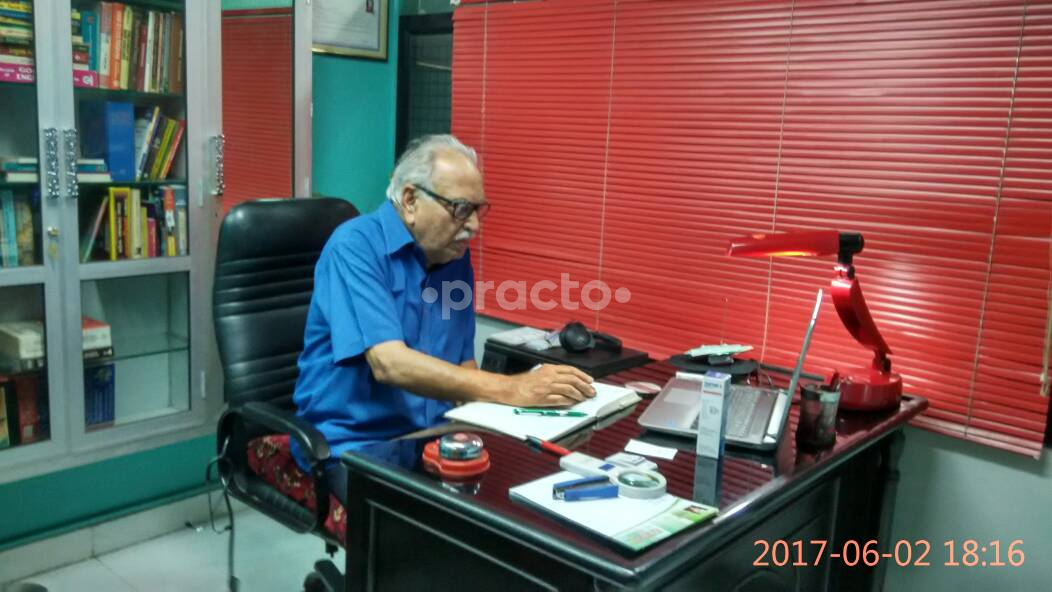 OPD/Ward at Dr. Rikh's Clinic Janakpuri Delhi