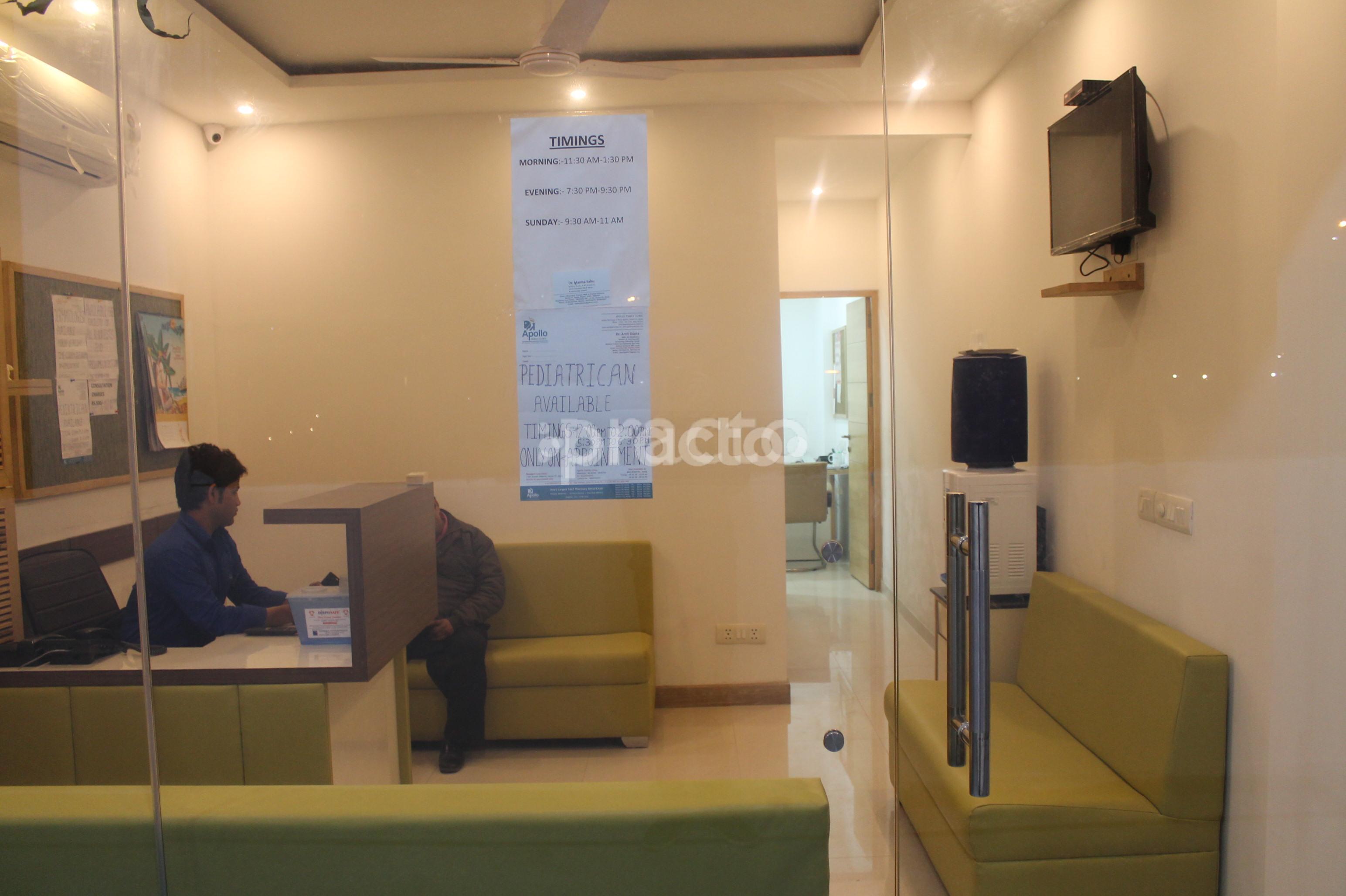 Reception at Dr Mamta Sahu Clinic Sector 77 Noida