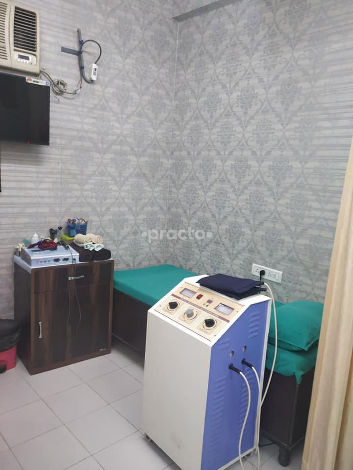 Equipment Area at Samarth Physiotherapy Clinic Sector 128 Noida