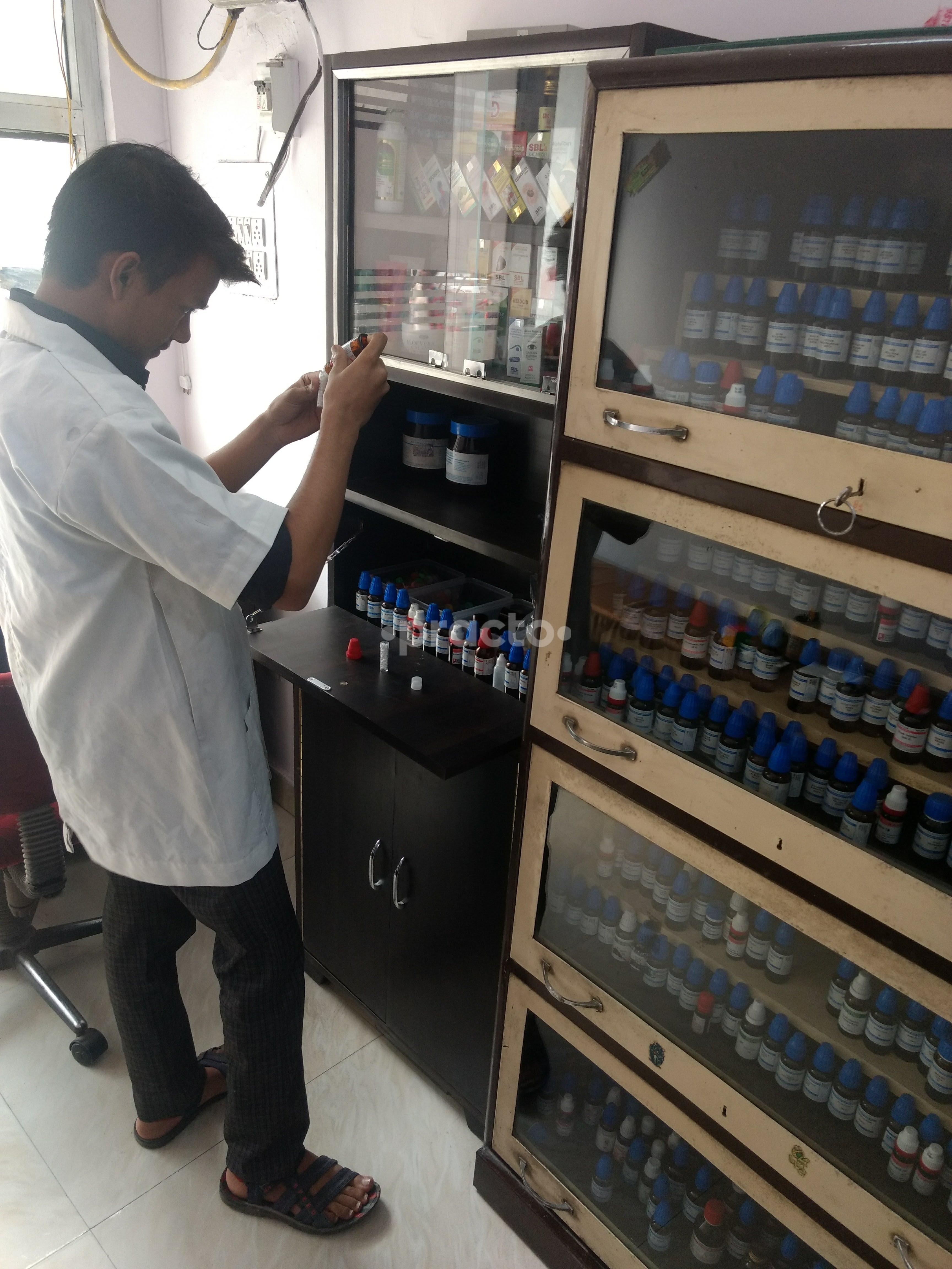 Amenities at Dr. Shantanu's Homoeopathic Clinic Preet Vihar Delhi