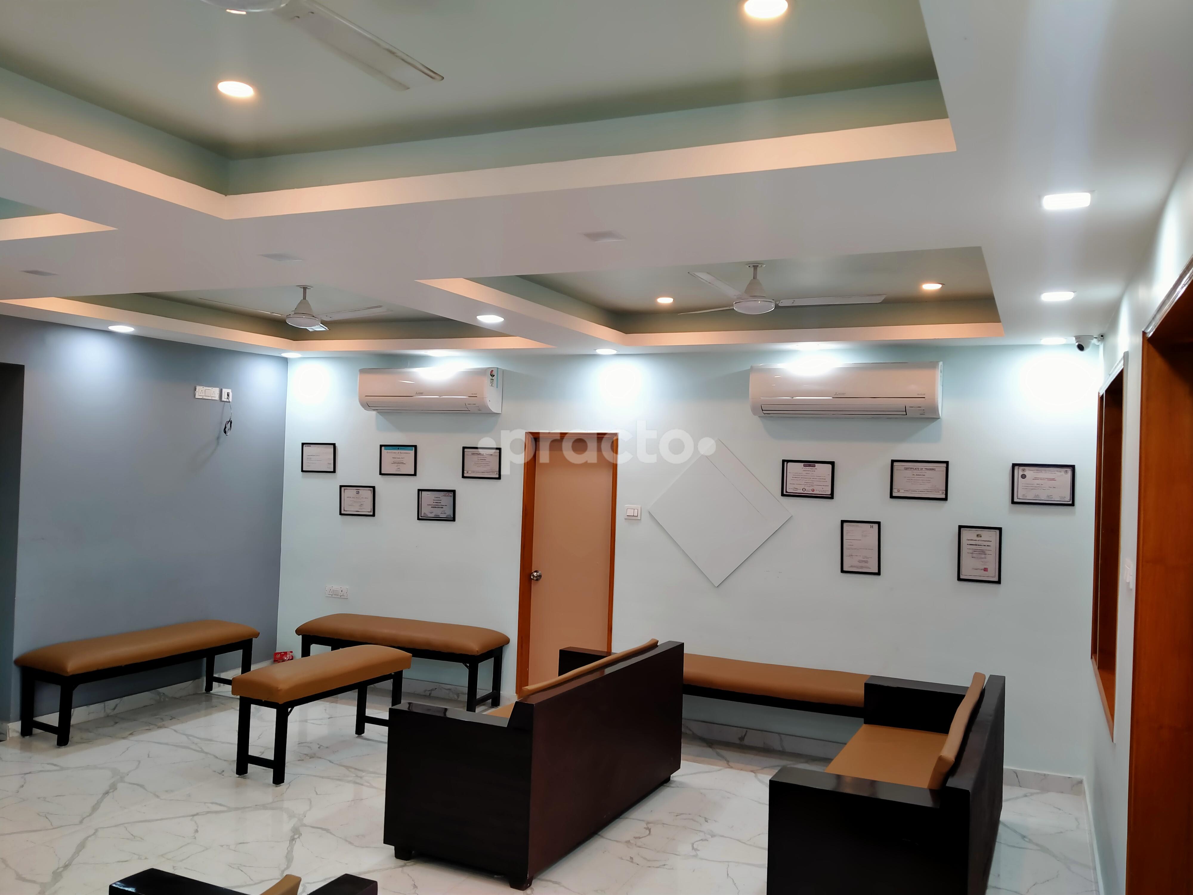 Waiting Area at Back & Neck Clinic Gomtinagar Lucknow