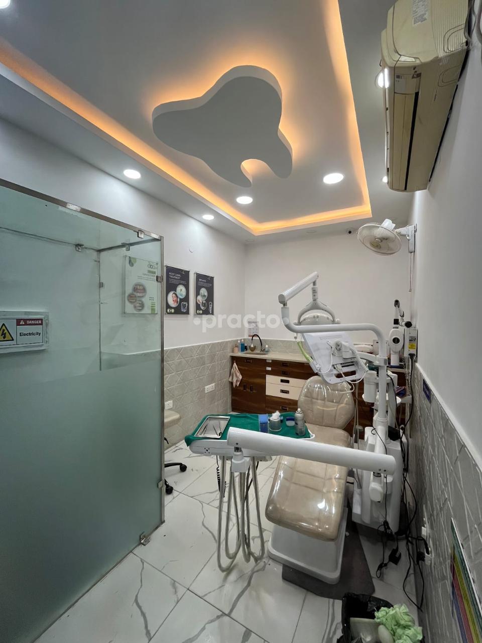 Establishment board at Advanced Dental & Implant Clinic Sector 17 Faridabad