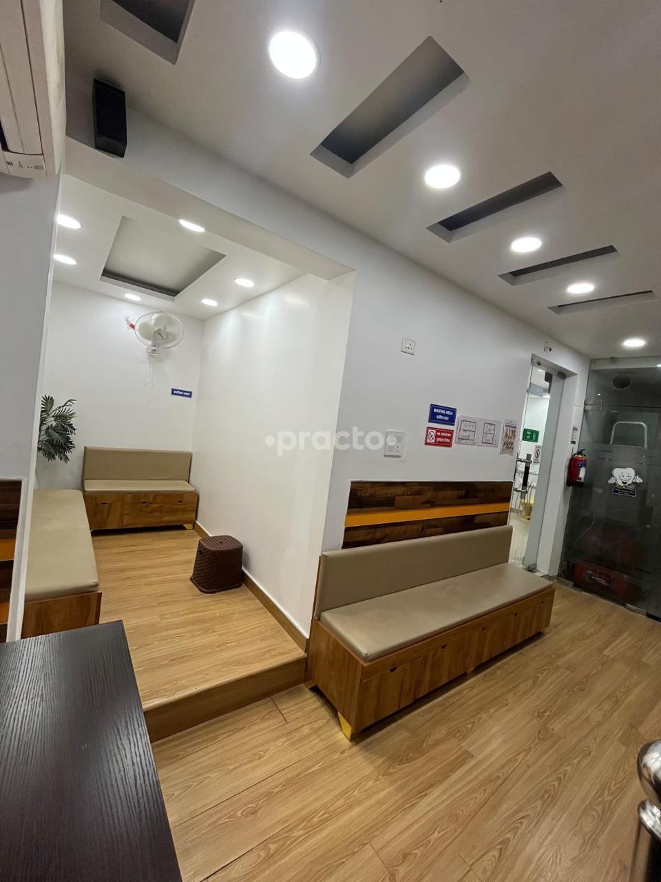 Establishment board at Advanced Dental & Implant Clinic Sector 17 Faridabad