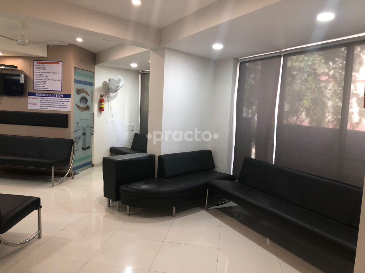 Reception at Sanjivani Eye Hospital Saraspur Ahmedabad