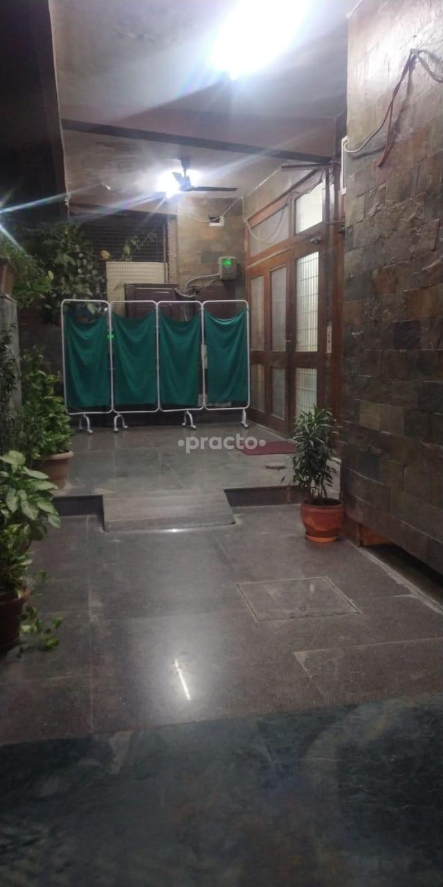 Entrance at Garg Ortho Clinic Rohini Delhi