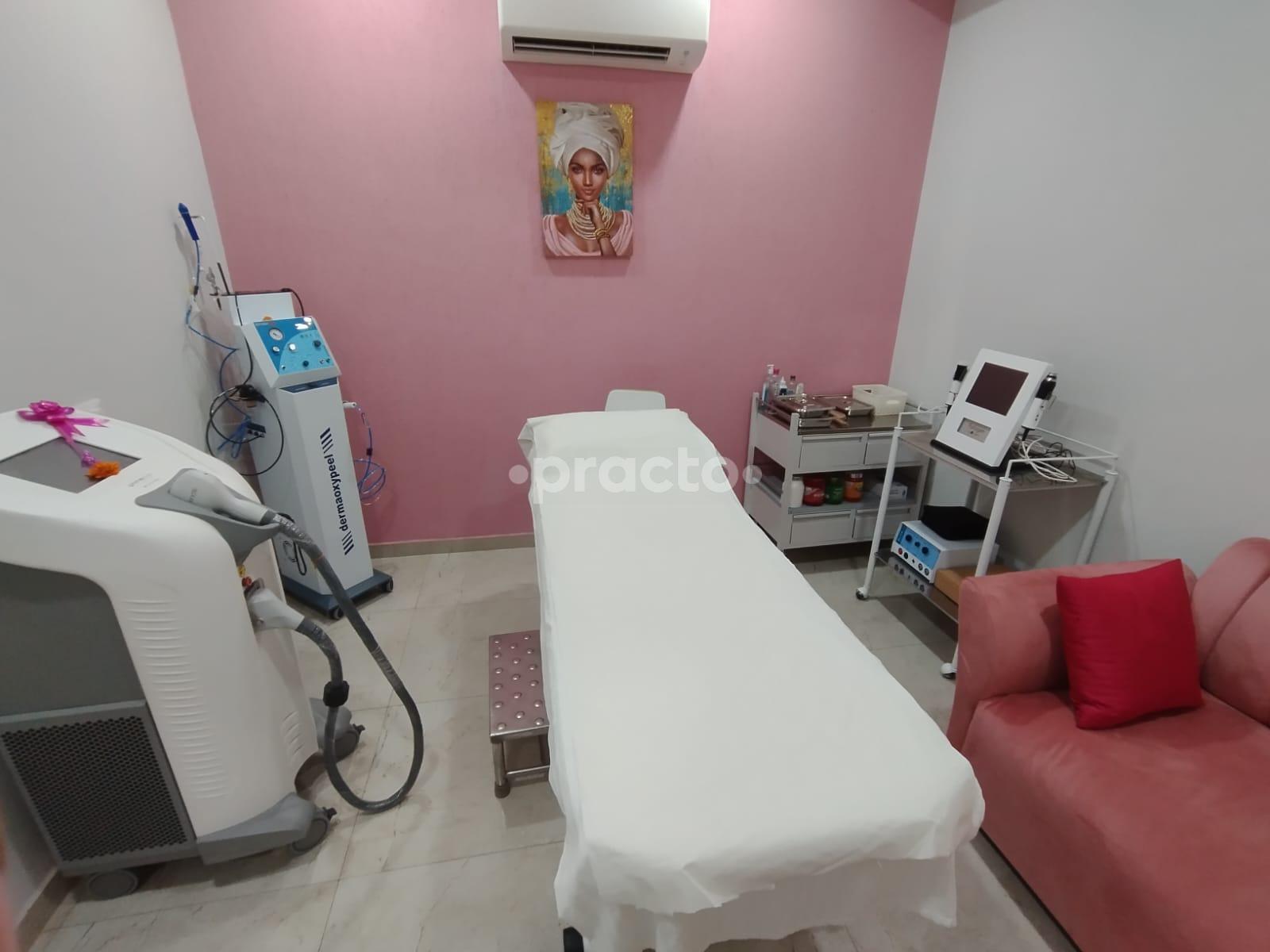 Therapy/Massage Room at Wellstar Clinic & Diagnostics Centre Gurgaon Sector 56 Gurgaon