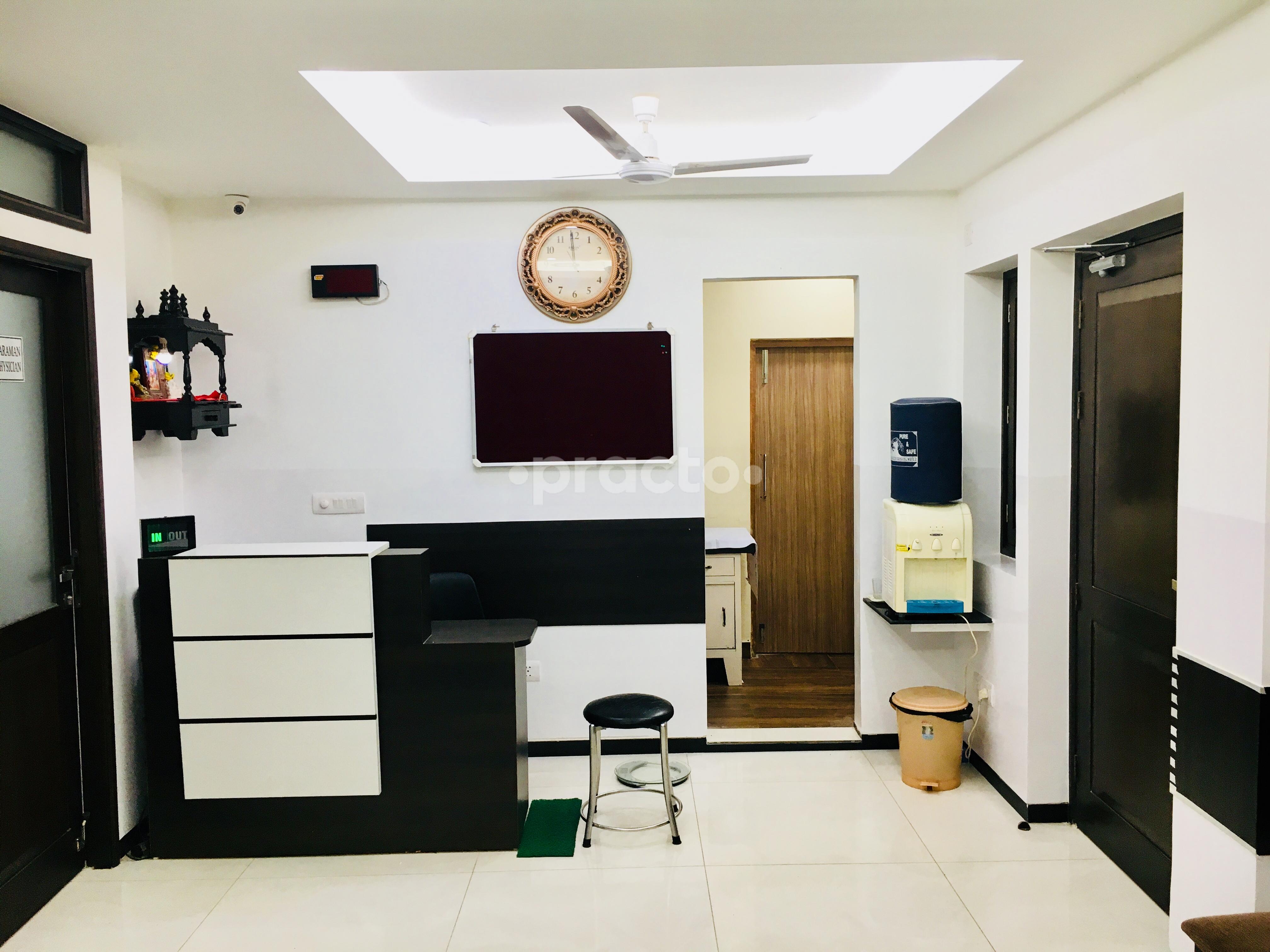 Reception at Dr. K Jayaraman's Clinic Mayur Vihar Ph-II Delhi