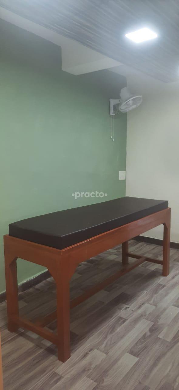 Therapy/Massage Room at Ayur Yog Ayurvedic Clinic and Panchakarma Centre Malviya Nagar Delhi