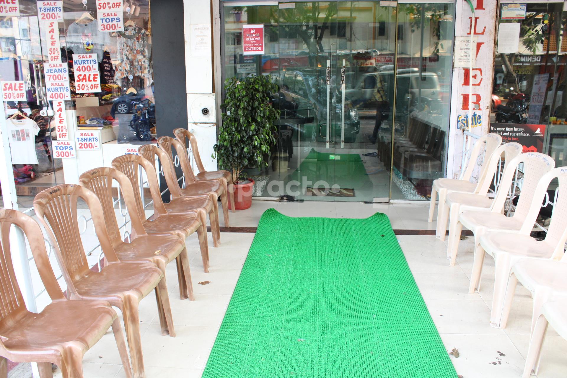 Entrance at Ashu Eye Clinic Andheri West Mumbai