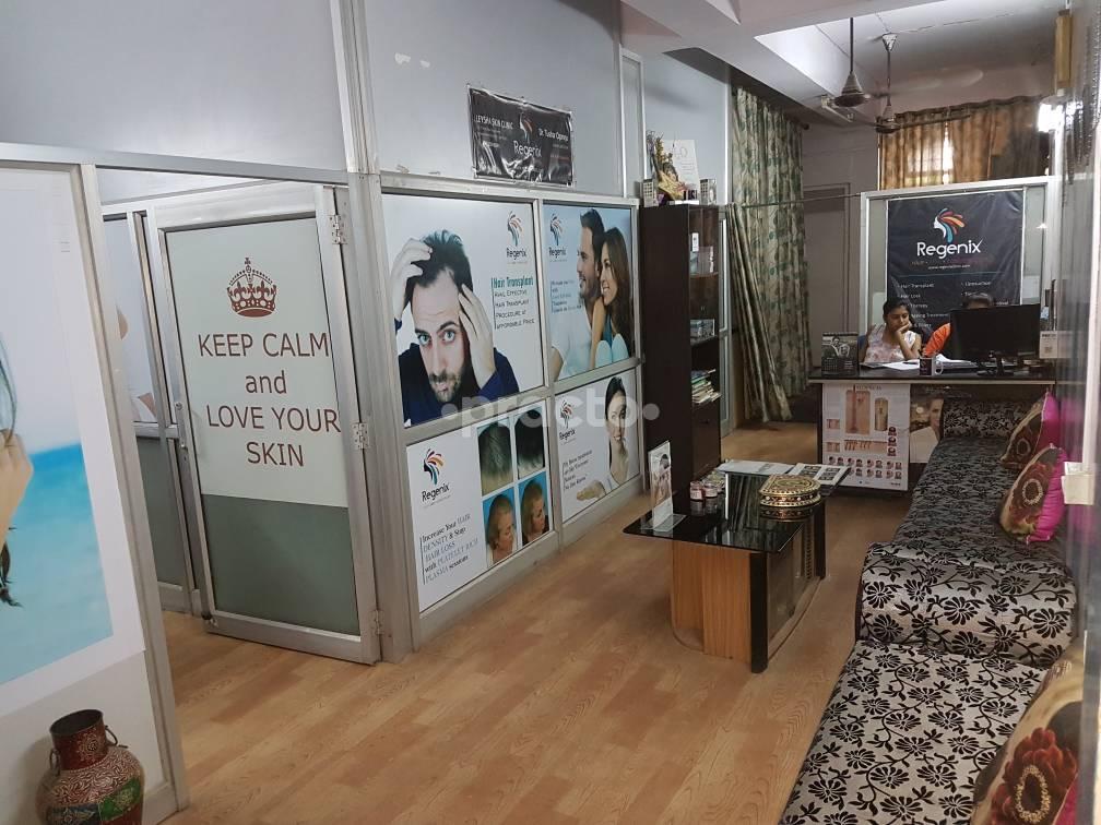 Reception at Dr Tushar Openja's Clinic -Regenix Sector 77 Noida
