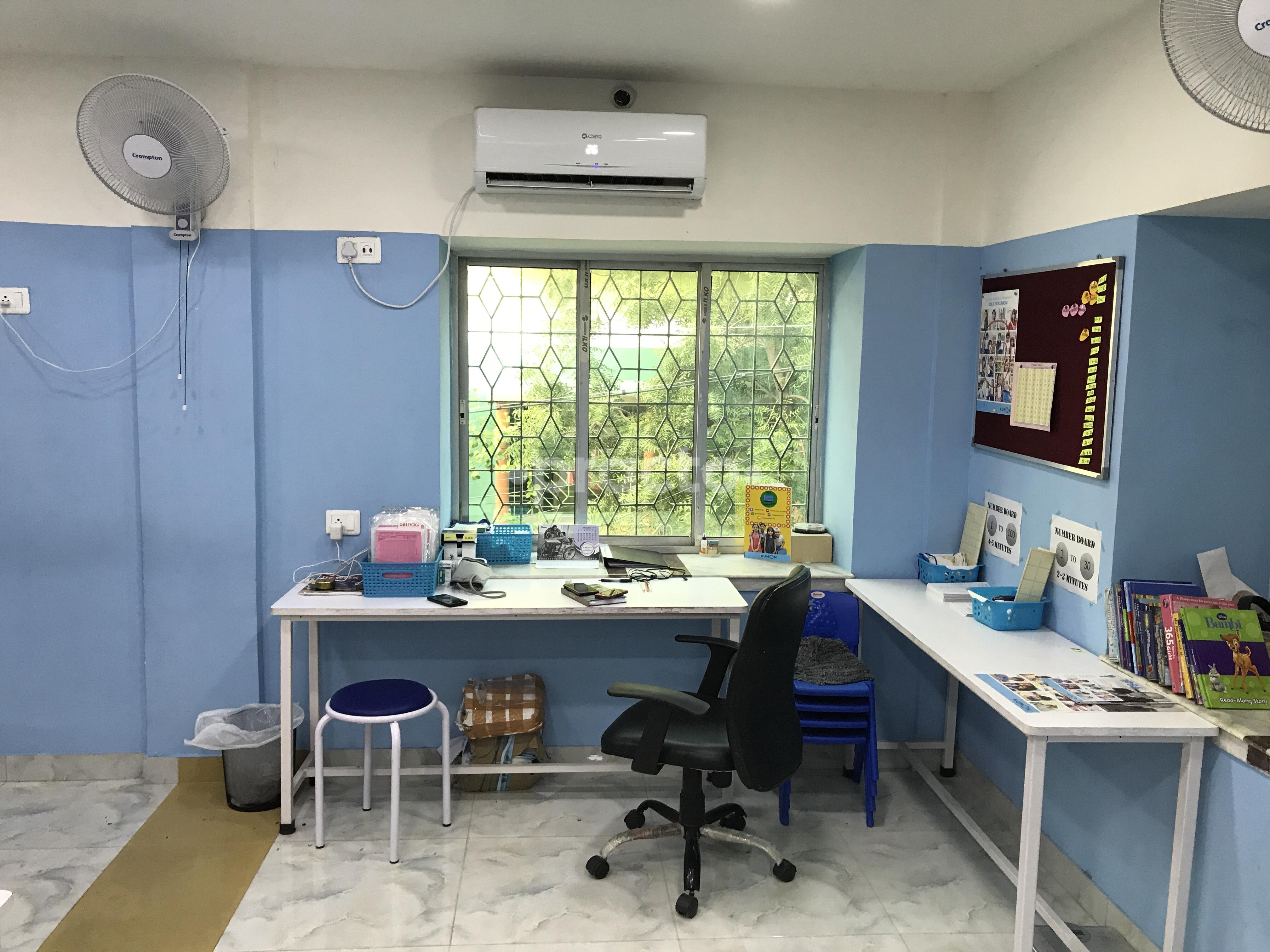 Reception at Lenus Specialty Clinic Kalikapur Kolkata