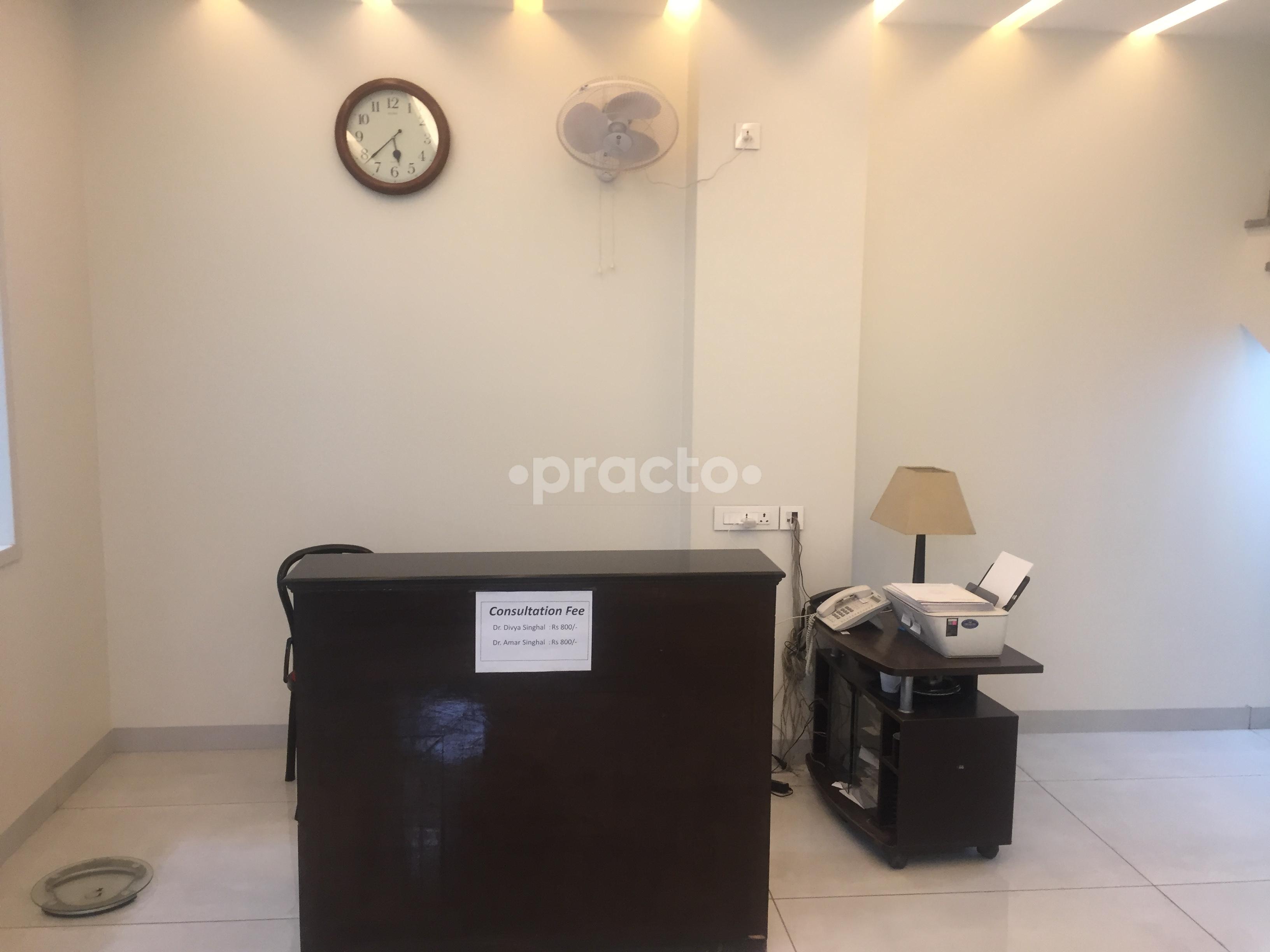 Reception at The Clinic Pitampura Delhi