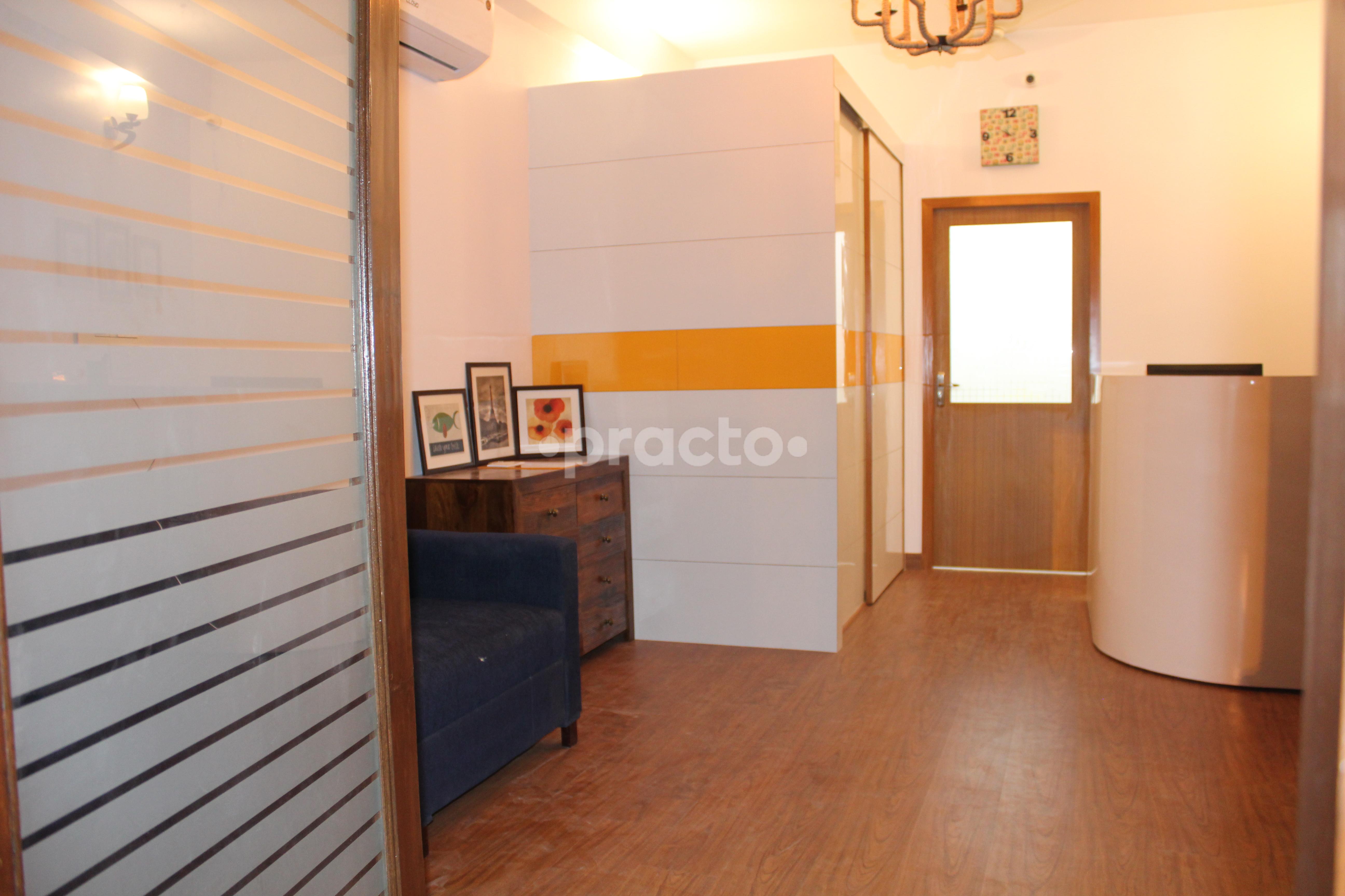 Reception at Whiteys Dental Sector 31 Noida