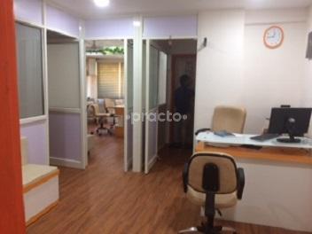 Reception at HealthWise Clinic New Palasia Indore