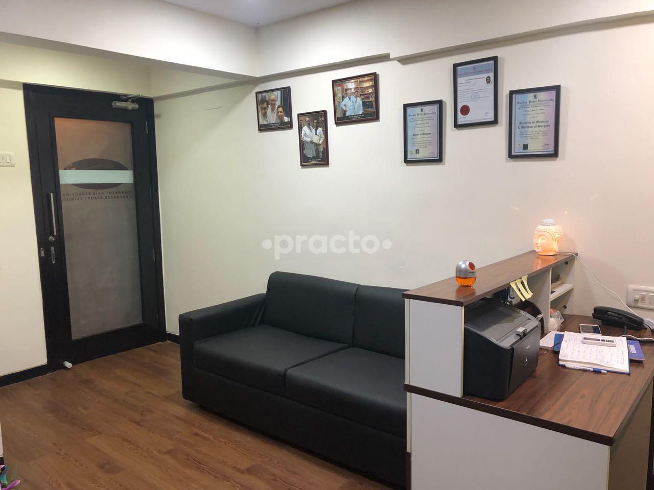 Reception at Malay Mehta Aesthetic Clinic Vileparle West Mumbai