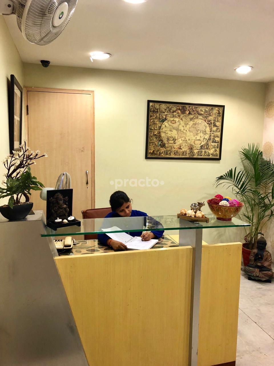 Reception at Dr Gurpreet Juneja's Homeopathy Clinic Patel Nagar Delhi