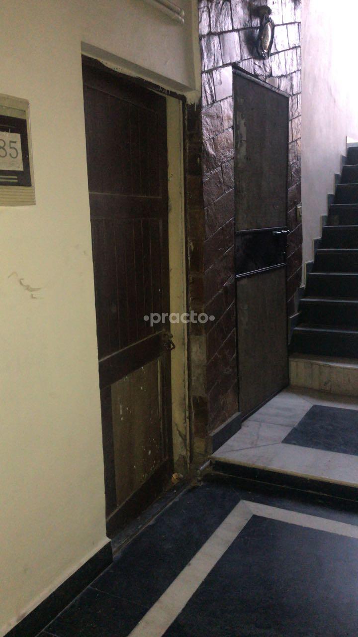 Entrance at Dr Anita Malik Clinic Gulmohar Park Delhi