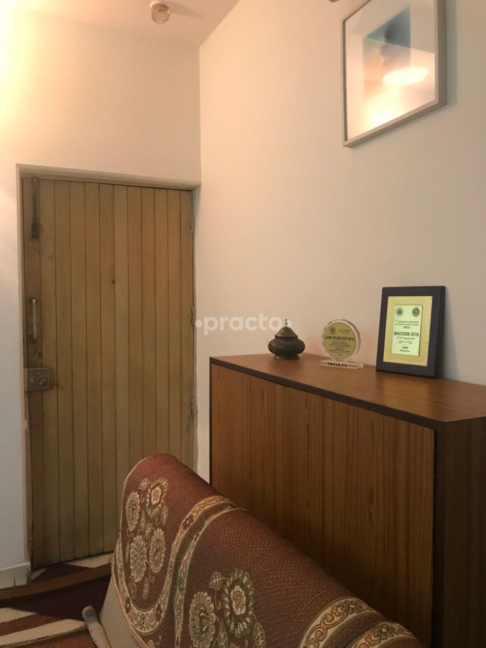 Waiting Area at Dr Anita Malik Clinic Gulmohar Park Delhi