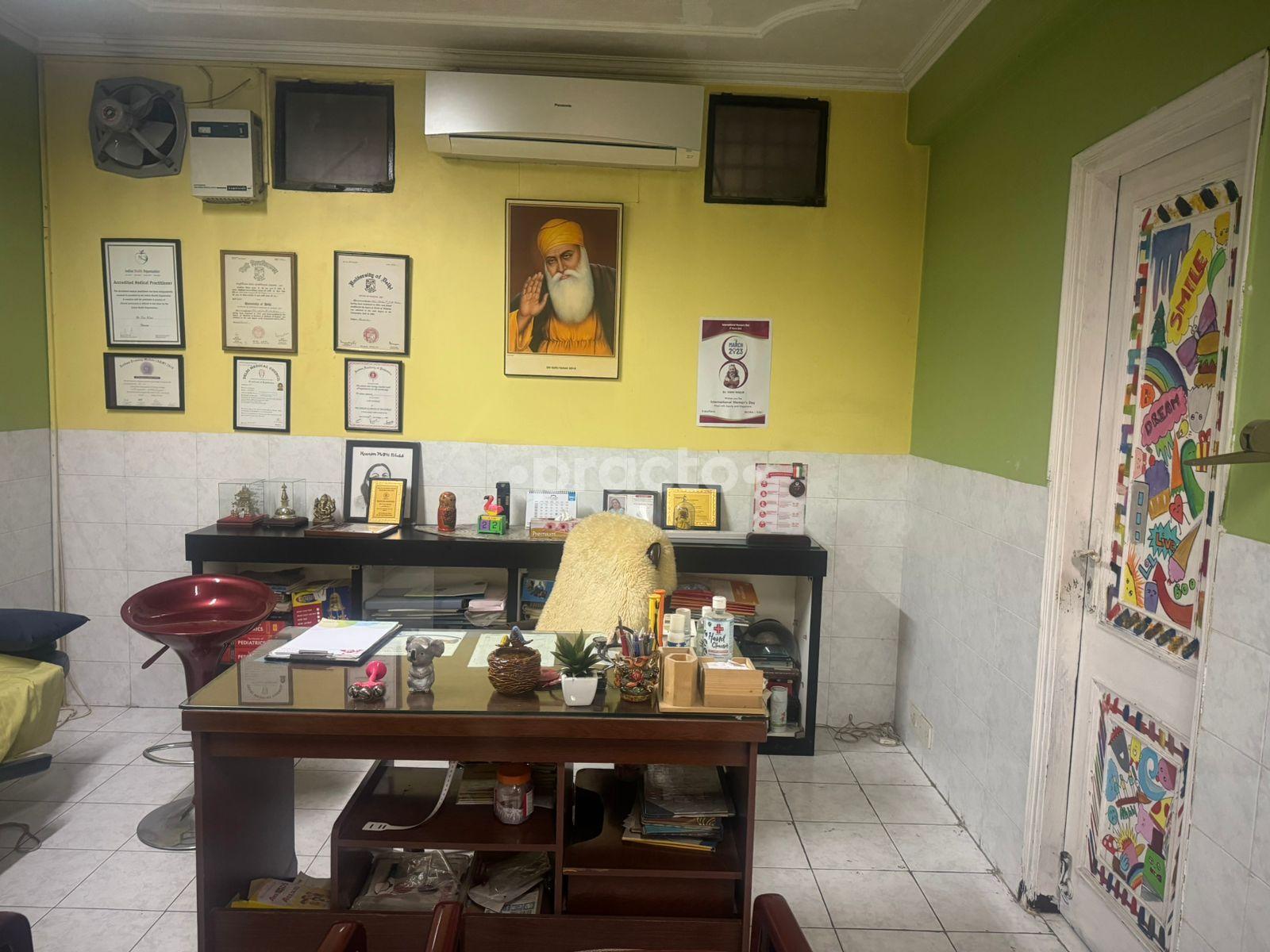 Outside Area at Dr. Vani Wasir Pediatric Clinic DLF Phase I Gurgaon