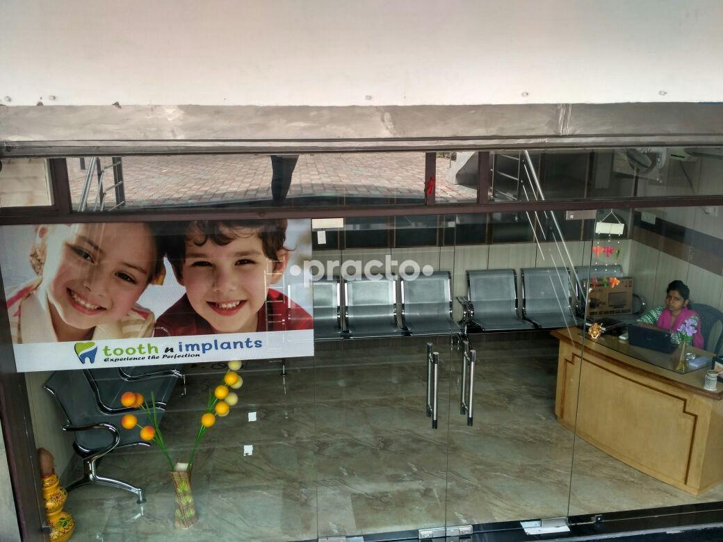 Entrance at Tooth n Implants Chowk Lucknow