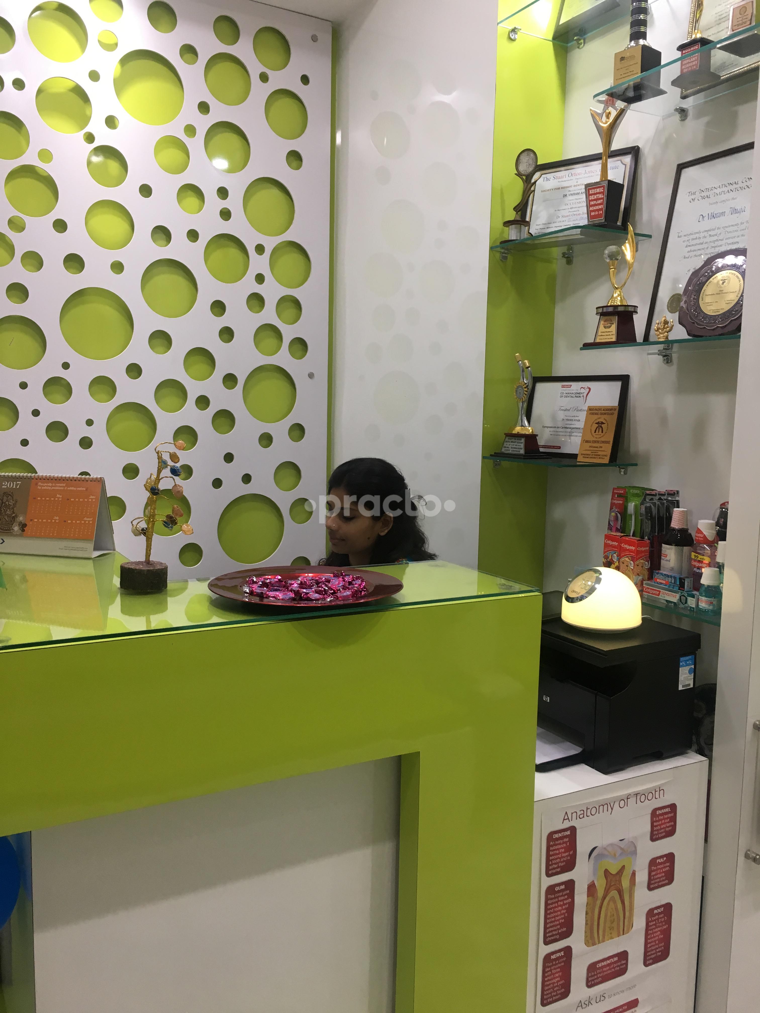 Reception at Kosmic Dental Clinic Gomtinagar Lucknow
