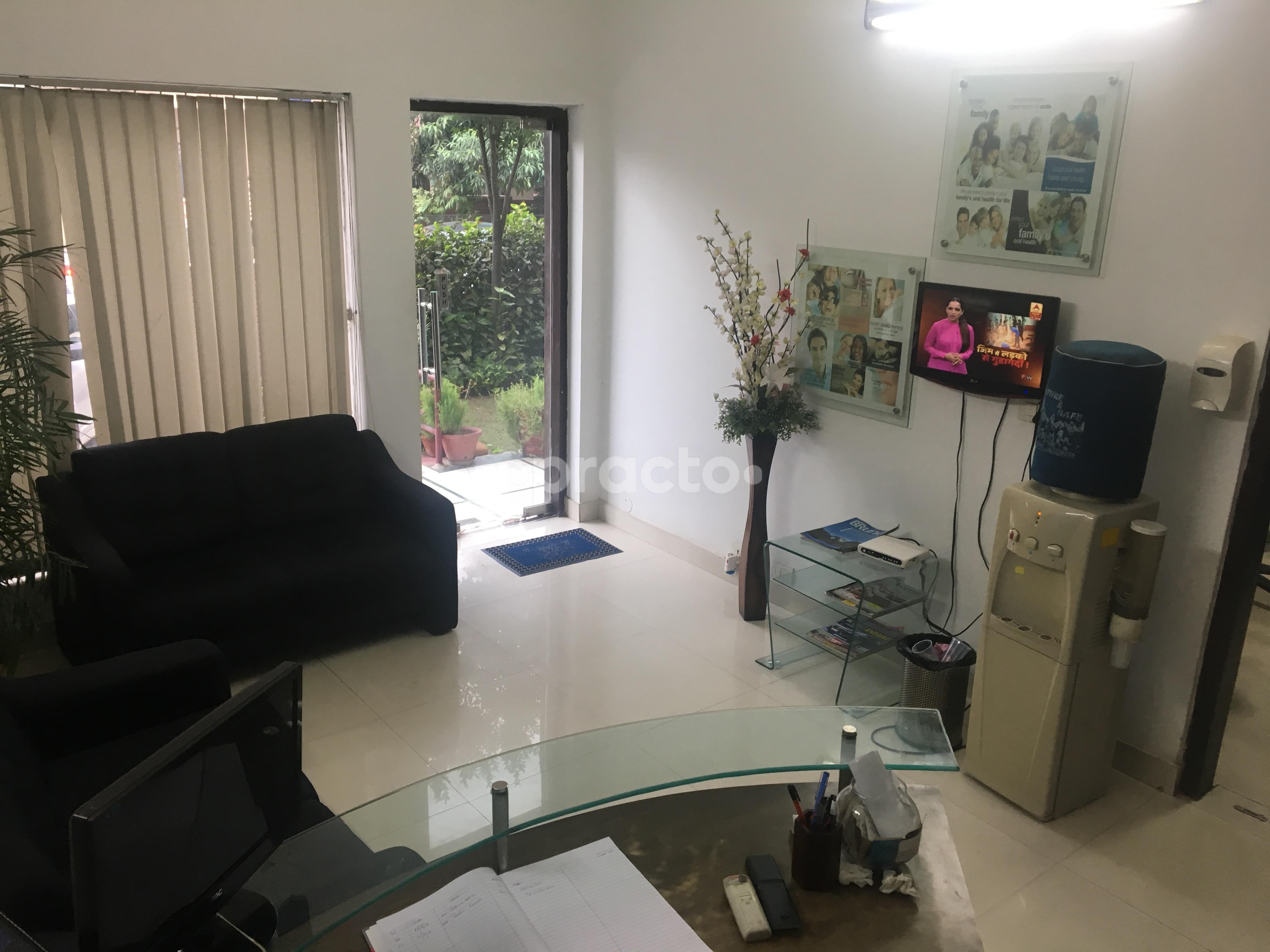 Reception at Envogue Family Dentistry Gurgaon Sector 22 Gurgaon