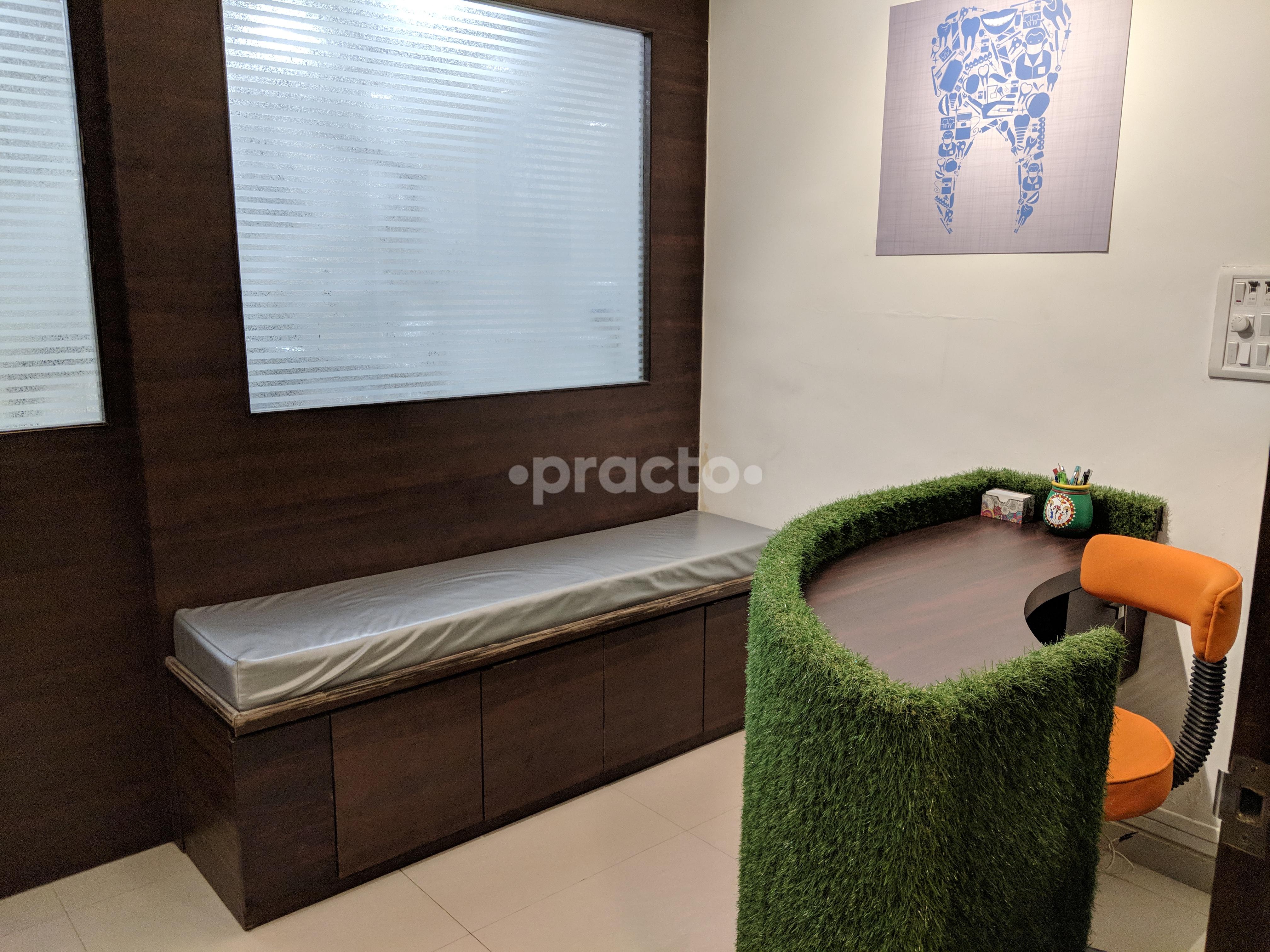 Reception at Dr. Pooja Mokashi's Dental Clinic Chembur Mumbai