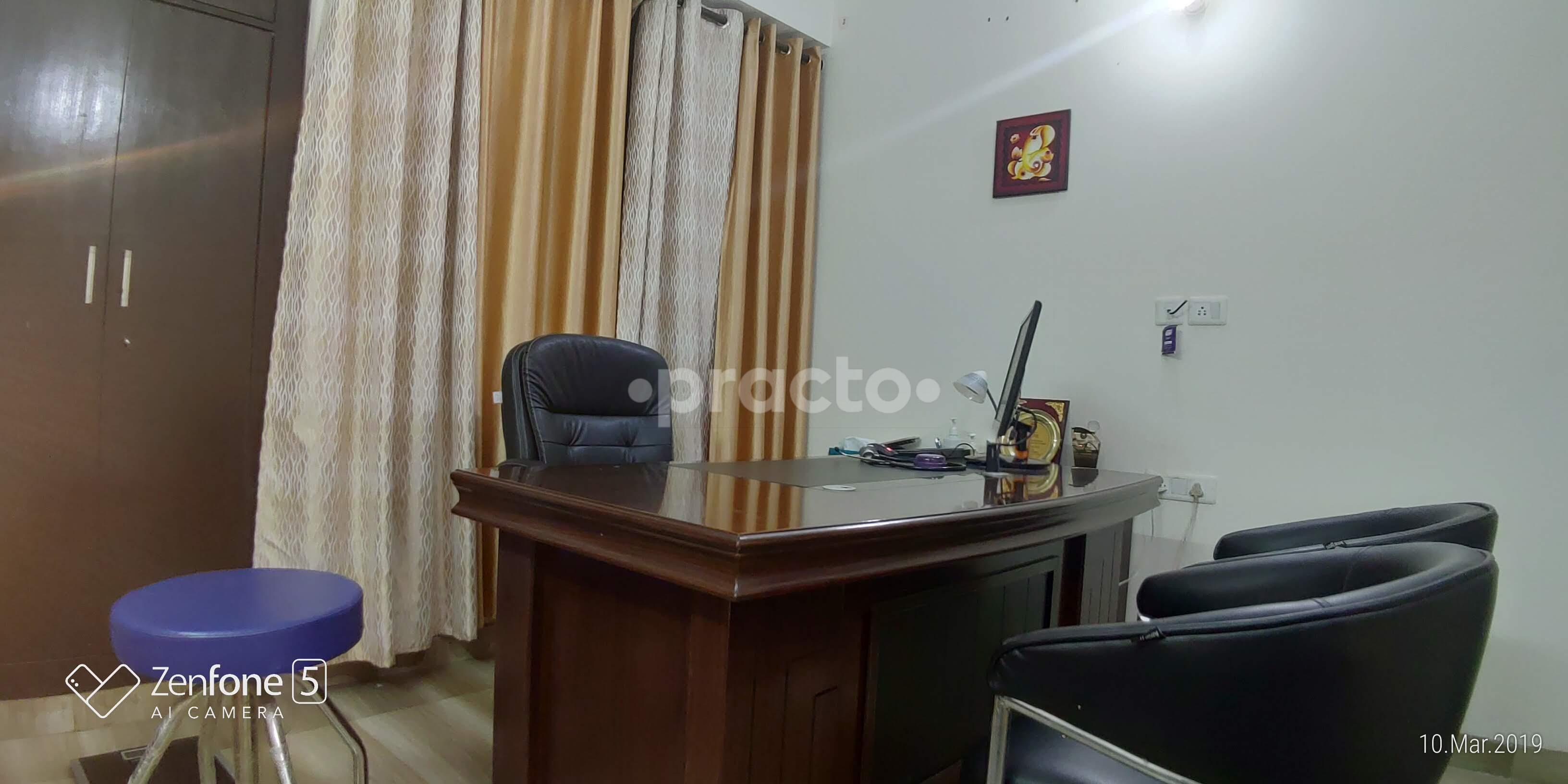 OPD/Ward at Dr Priyanka Tyagi's Clinic Sector 72 Noida