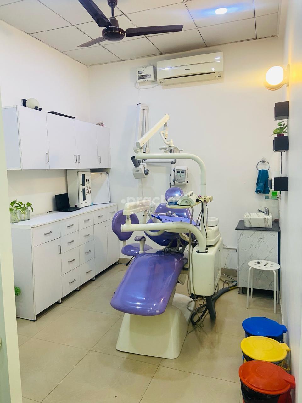 Consultation Room at Glitterz Dental Clinic Indirapuram Ghaziabad