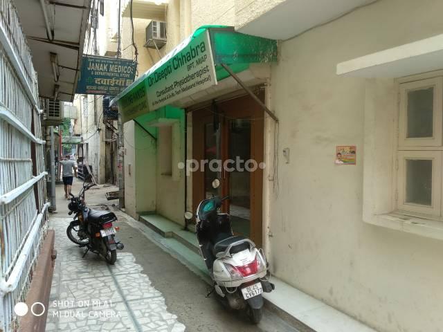 Entrance at Healing Hands Physiotherapy Clinic Janakpuri Delhi