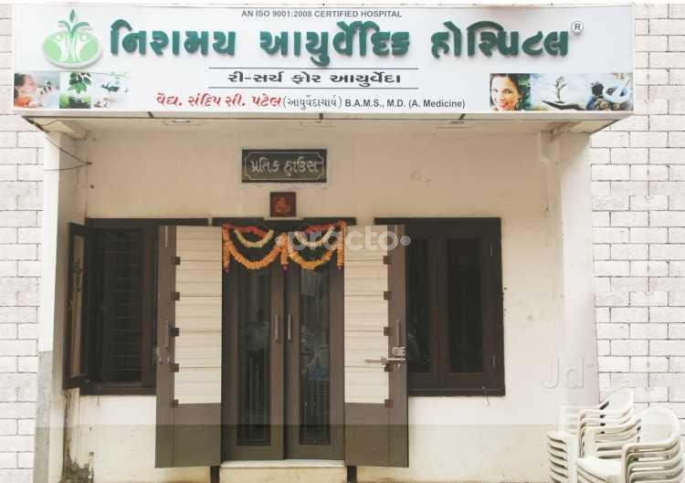 Entrance at Niramay Ayurvedic Hospital Nanpura Surat