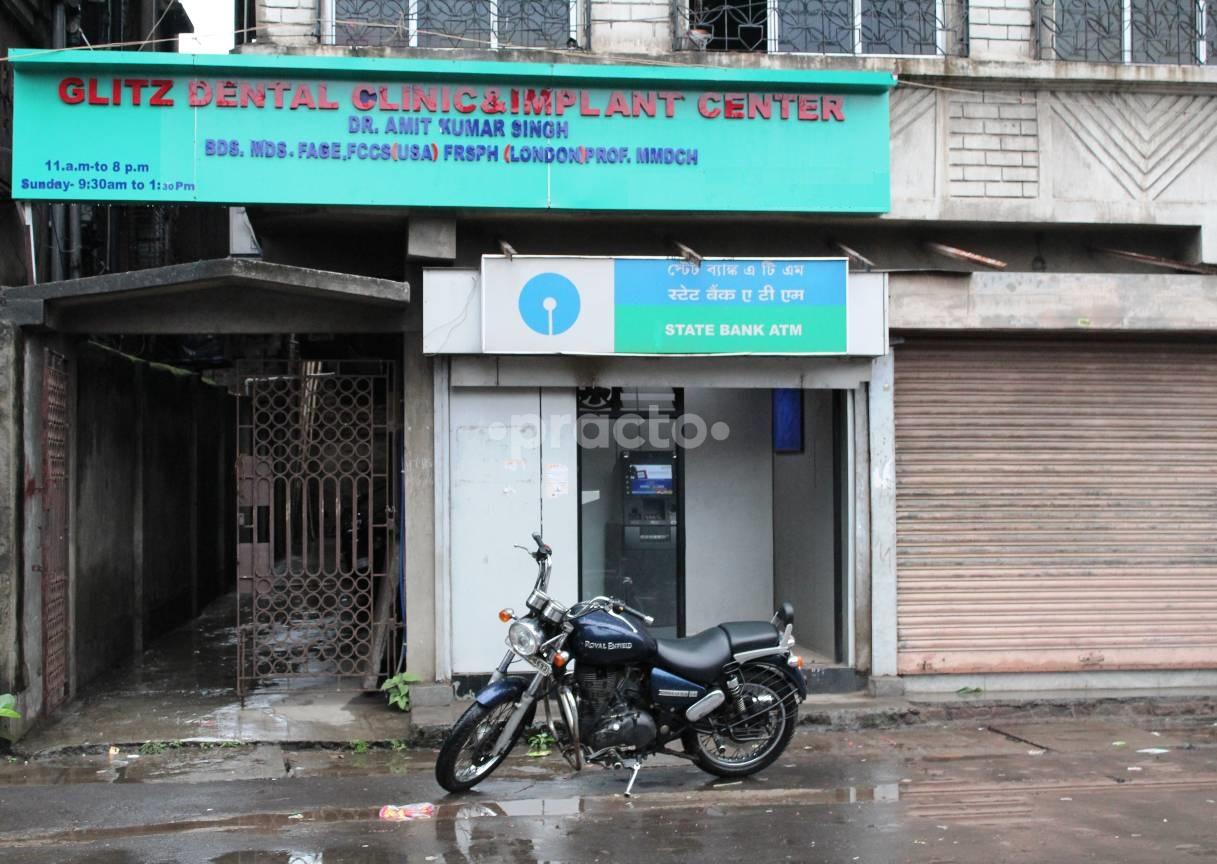 Entrance at Glitz Dental Clinic & Implant Center Liluah Howrah