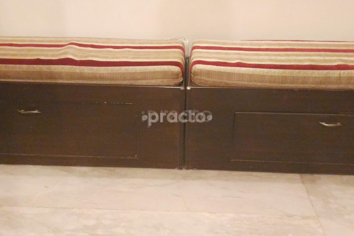 Waiting Area at Dr Bagejas Ortho & Knee Clinic Dwarka Sector 7 Delhi