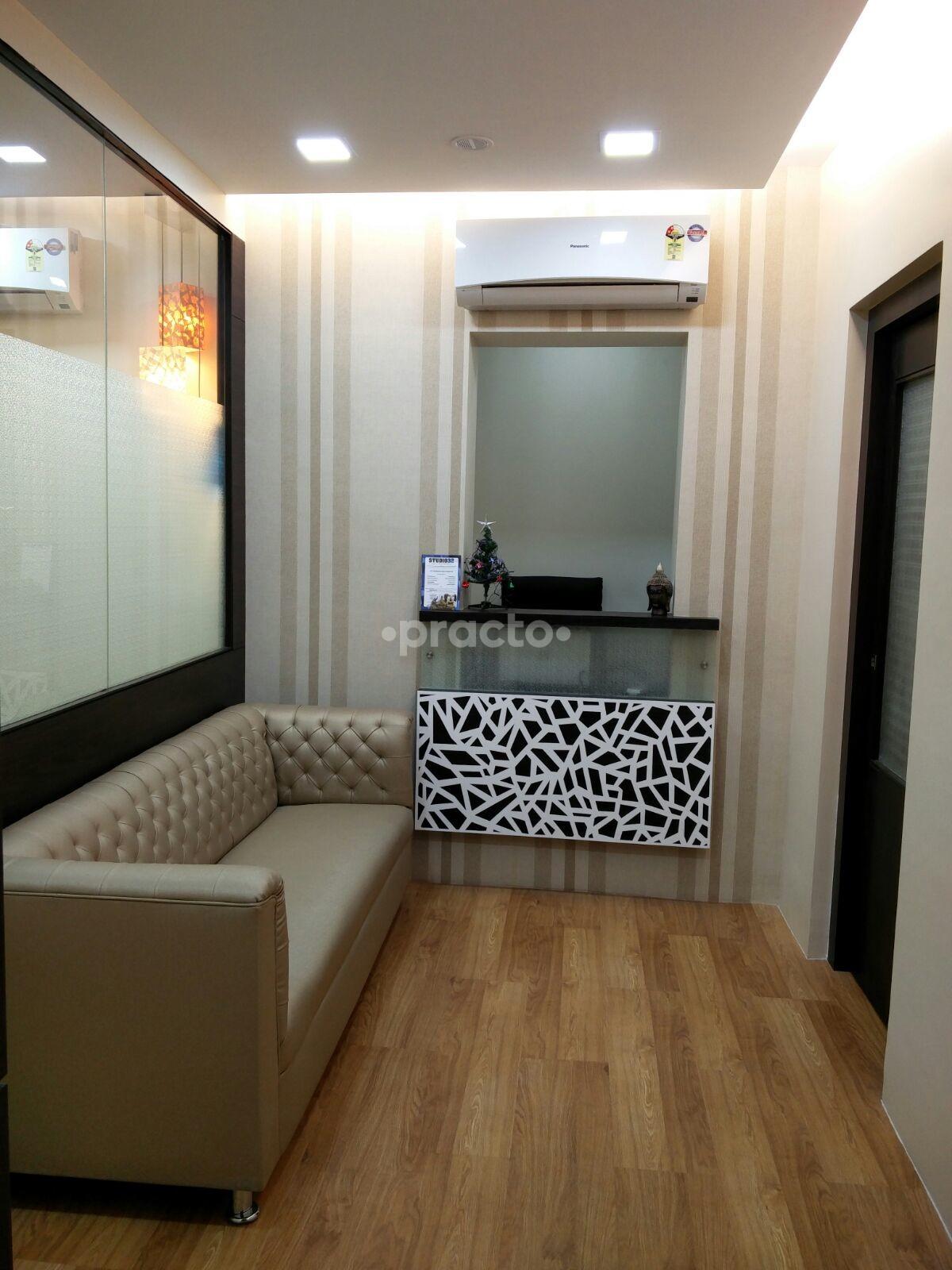 Reception at Studio 32 Dental And Facial Aesthetics Vileparle Mumbai