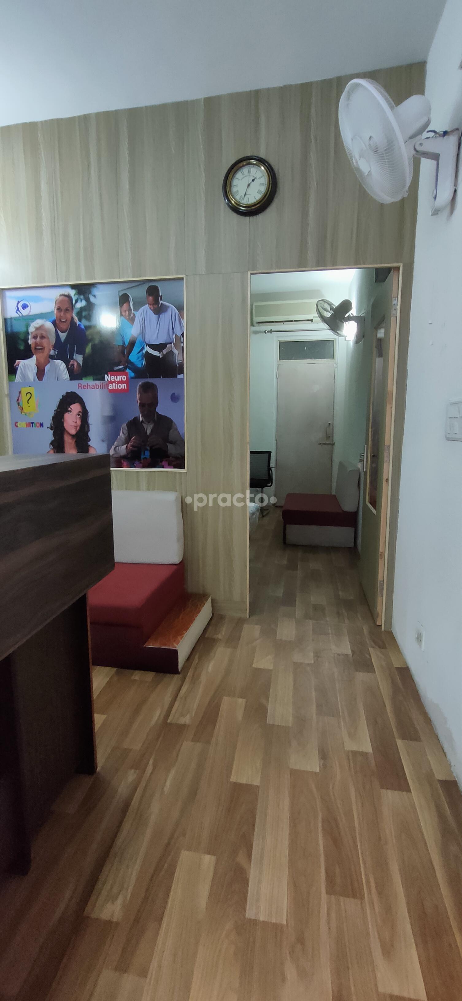 Reception Area at Robins Physiocare Ardee City Gurgaon