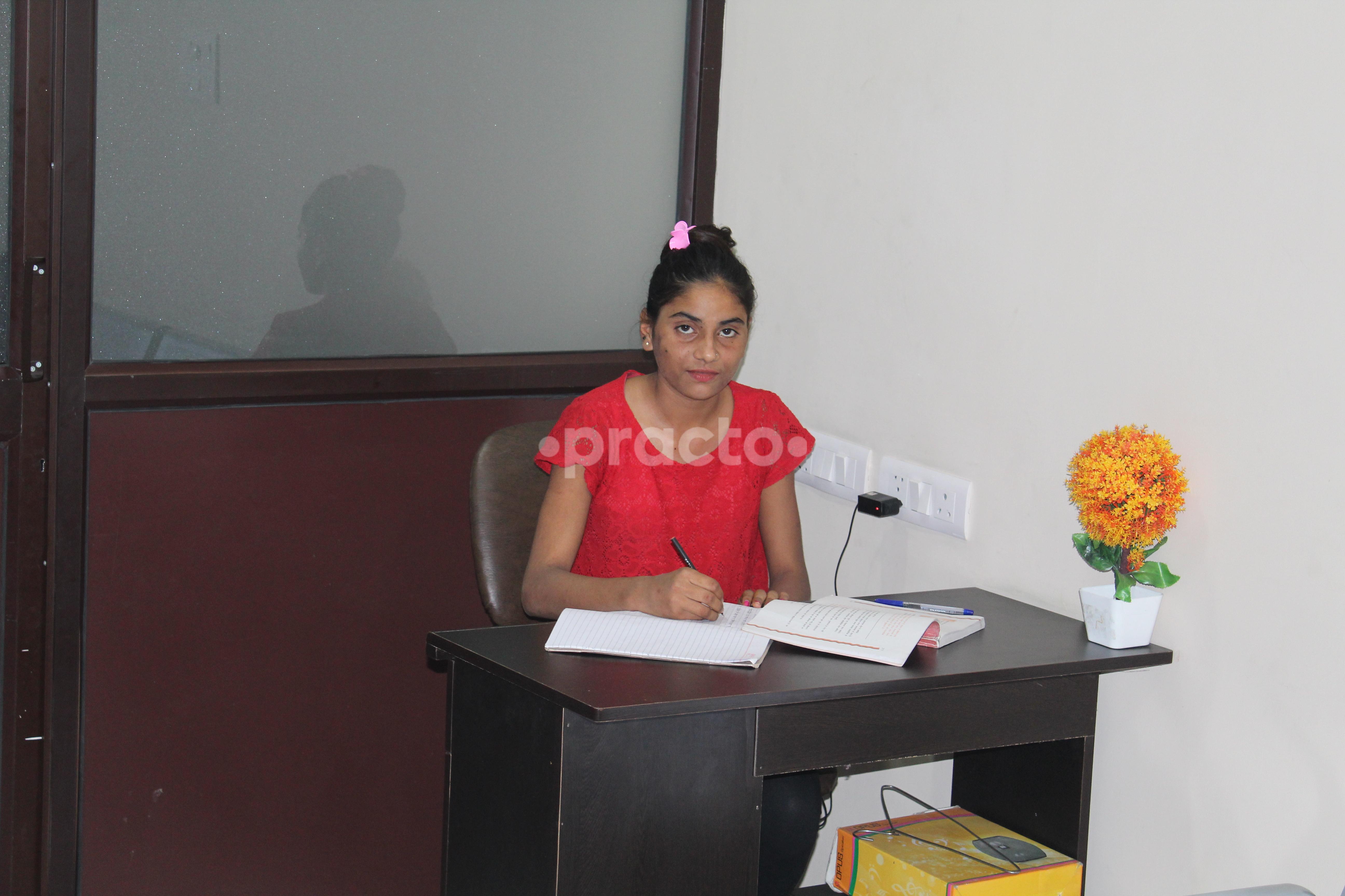 Reception at Mahajan Skin Centre Pitampura Delhi