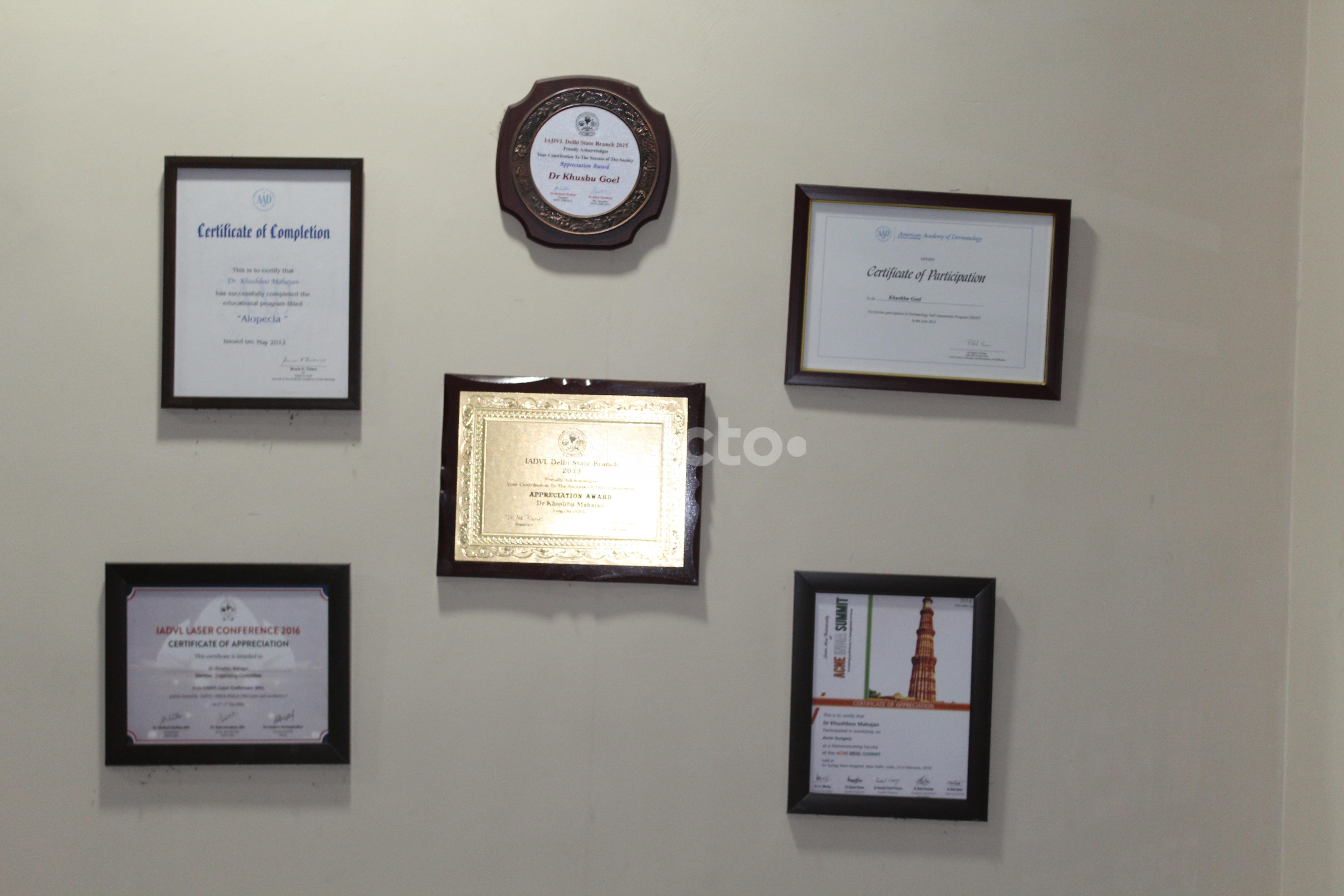 Reception at Mahajan Skin Centre Pitampura Delhi