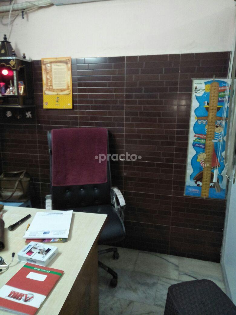 Reception at DR. PUJA AGARWAL CLINIC Gurki Mandi Agra