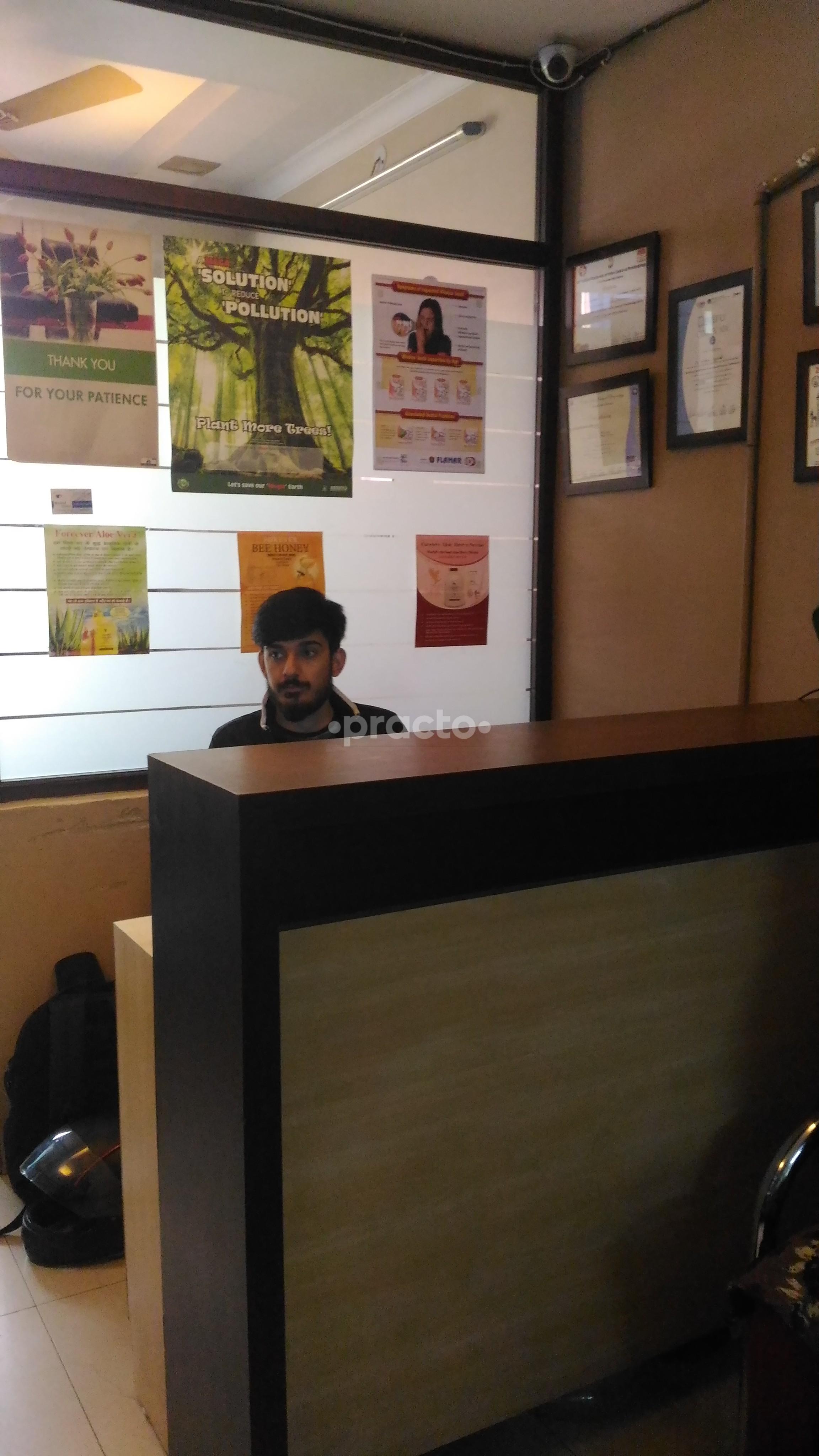 Reception at Dr.Piyusha’s Chamber Metro Hospital Preet Vihar Delhi