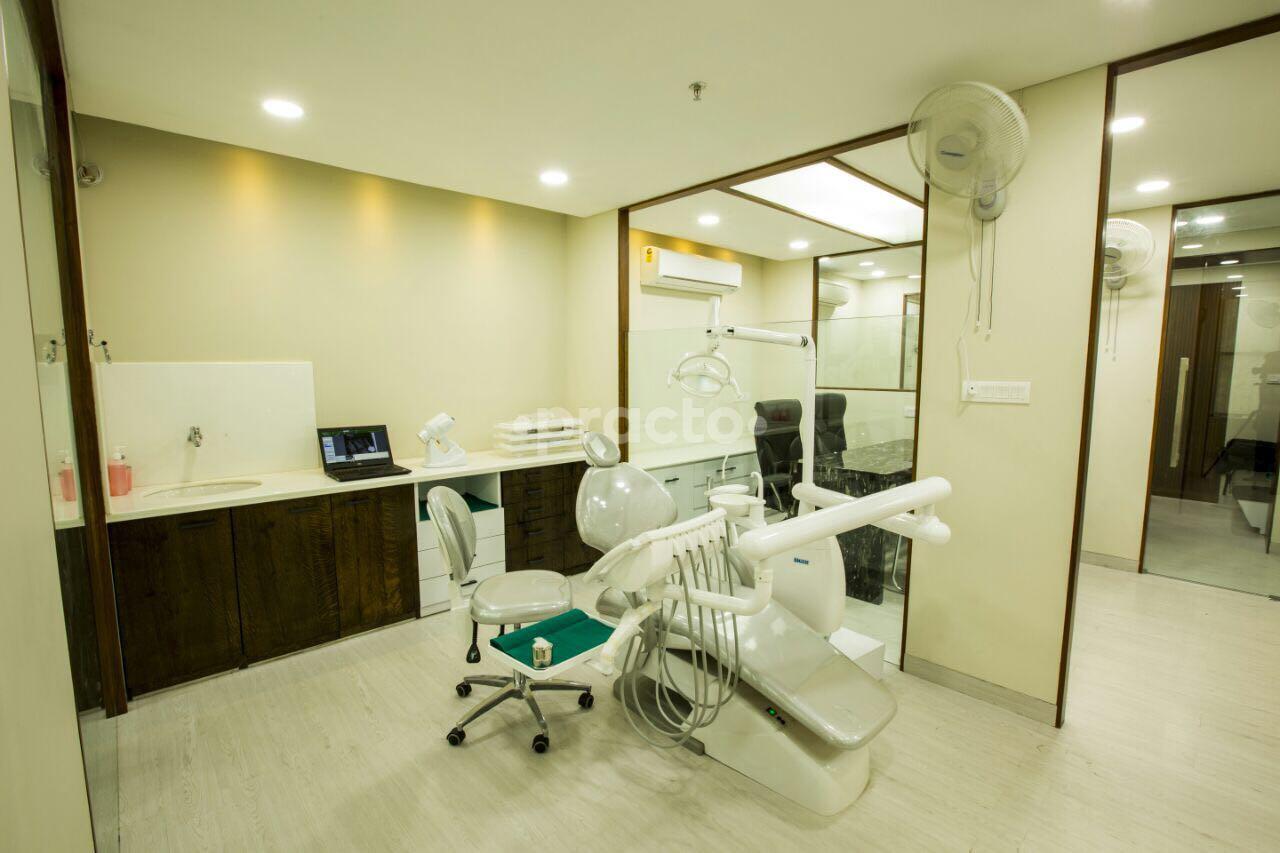 Operation Theatre at Dr Malik's World of Smiles South Tukoganj Indore