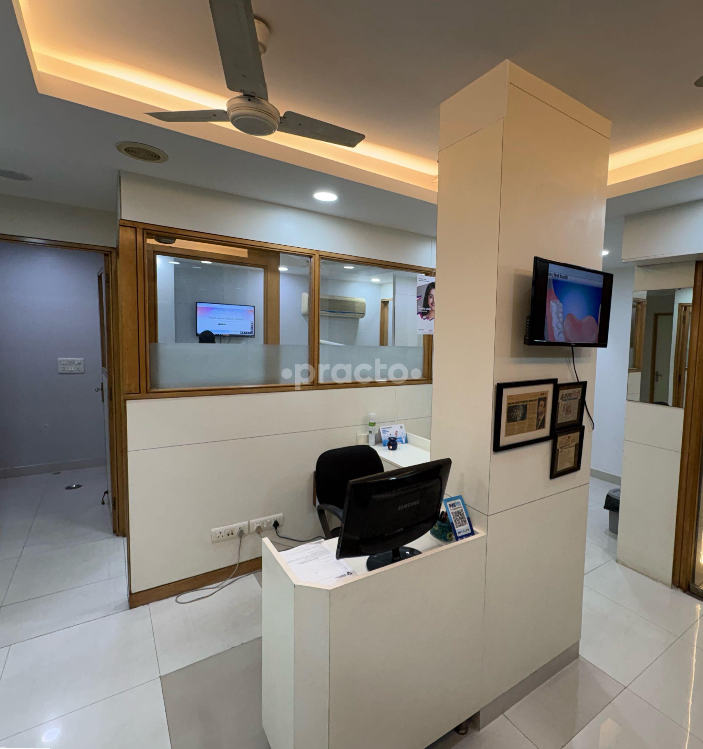 Reception Area at Vikram's Dental Clinic South Extension 2 Delhi