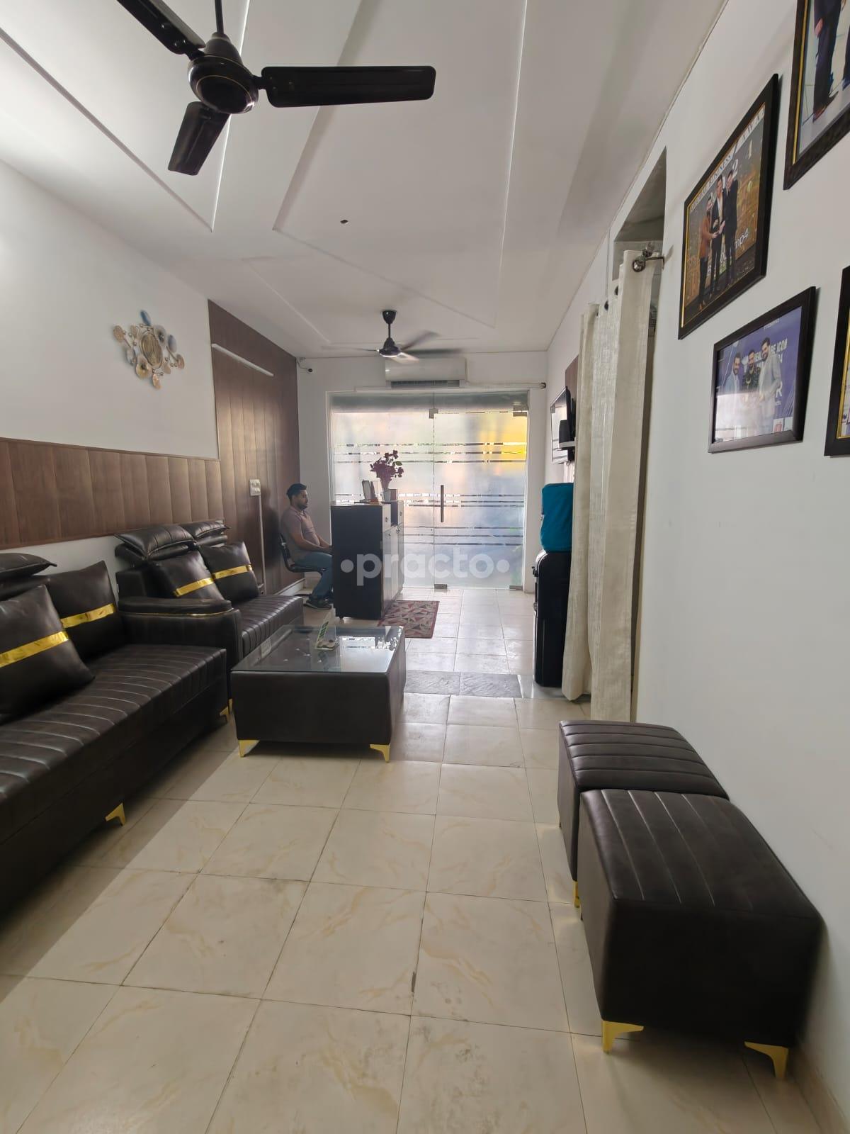 Waiting Area at Tandon Clinic Pitampura Delhi