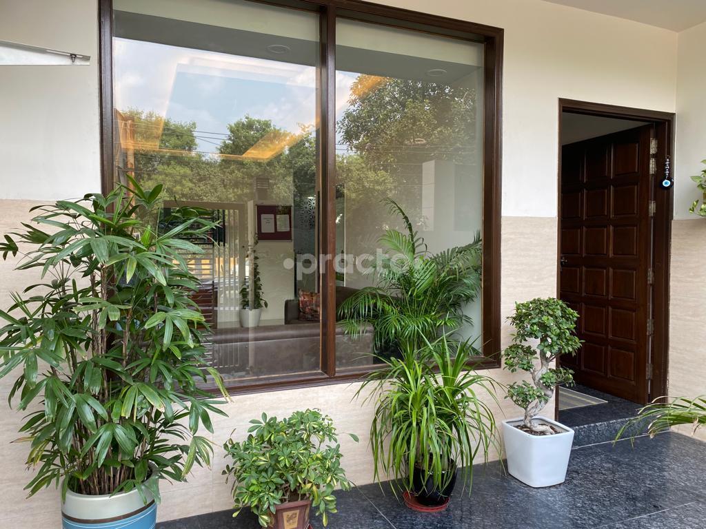 Outside Area at Rana Dental Sector 22 Noida