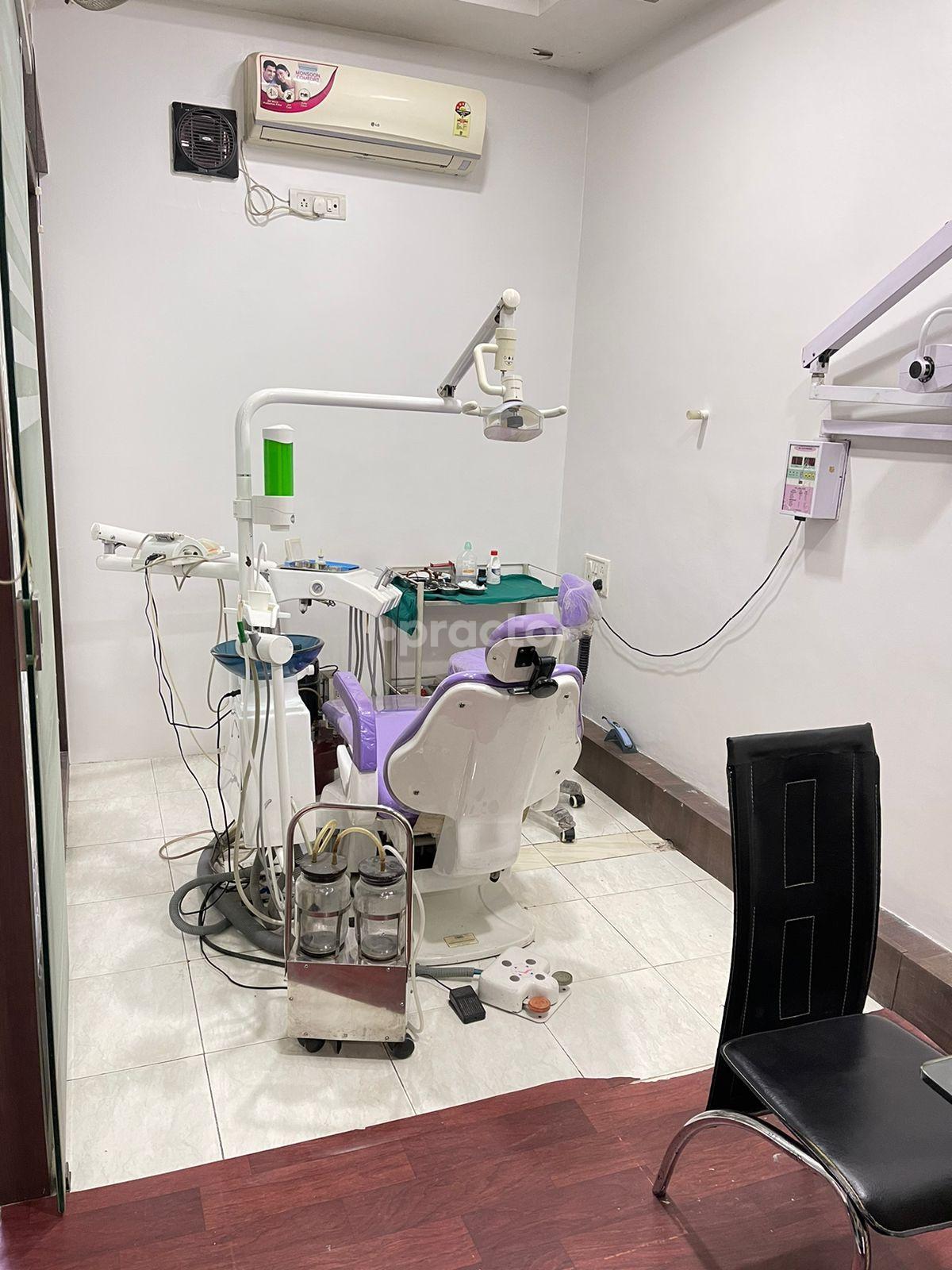 Single Chair With Mirror at Dr Malu's Dental & Maxillofacial Clinic New Modikhana Pune